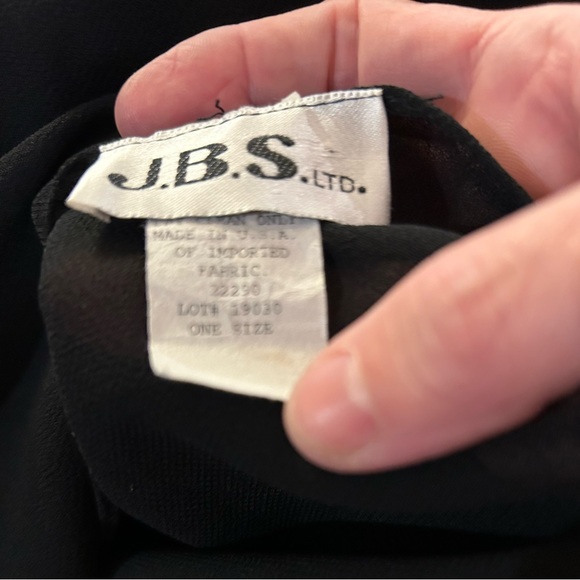 Black sheer shawl with satin edging. Scarf - Picture 5 of 7